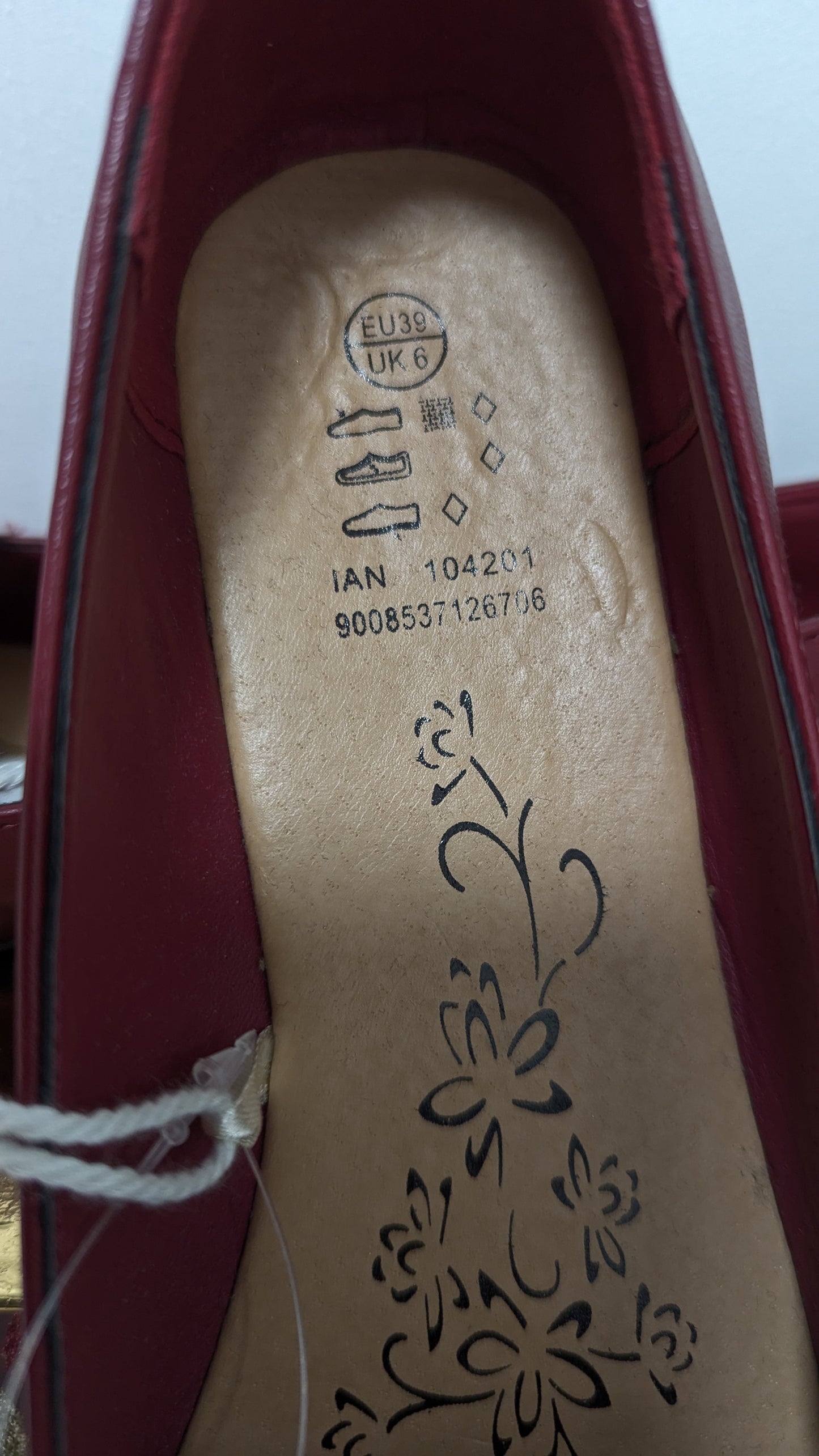 BNWT Suede Pump Shoes - Size 6 - Red