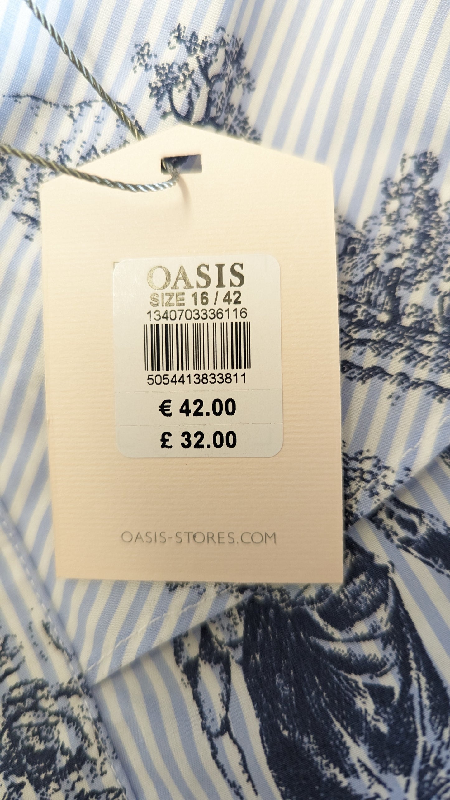 BNWT Oasis Top - Size 16 -  White