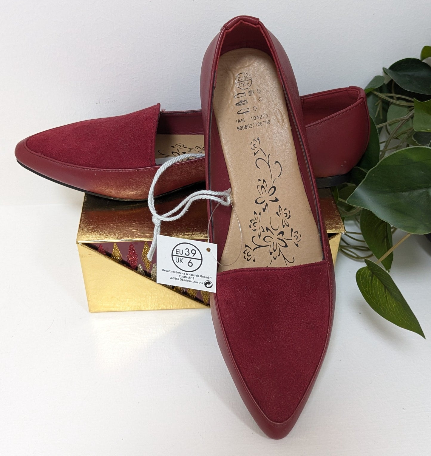 BNWT Suede Pump Shoes - Size 6 - Red